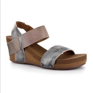 ⏳Pewter Wedge Sandal⏳